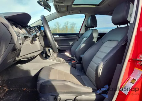 2015 Volkswagen Golf z USA, uszkodzony, nr VIN 3VW217AU8FM031578